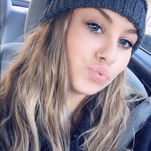 Meet your Posher, Alyx